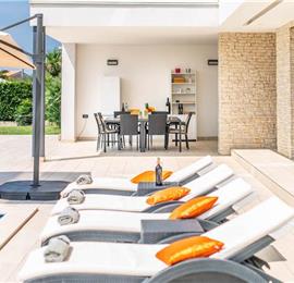 4 bedroom villa with pool near Pula, sleeps 8